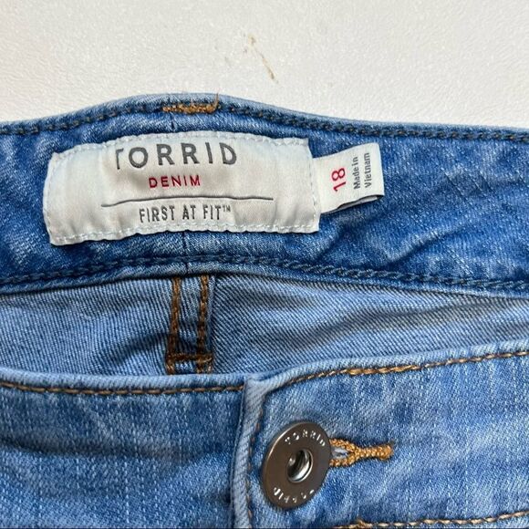 Torrid | Raw Hem Boyfriend Crop Denim Jeans - Picture 3 of 6